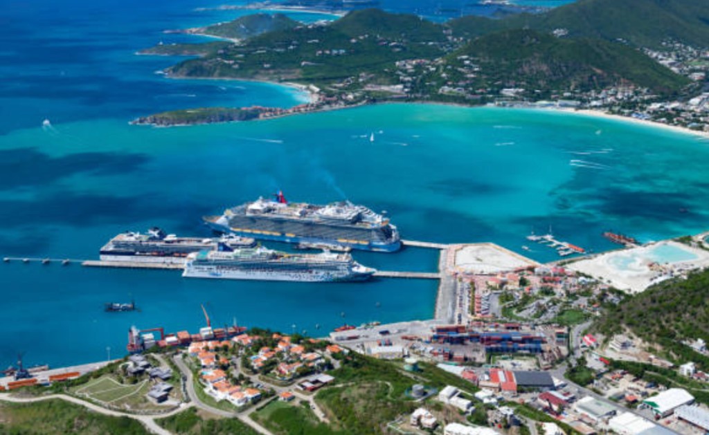Cruise ships at Philipsburg port — starting point for private St Maarten tours